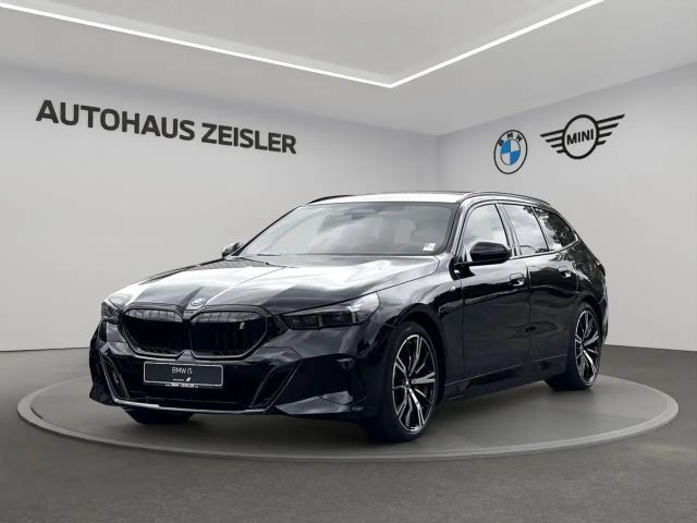 BMW i5 xDrive40 Tour. M Sport Pro 20"LM AHK Glasdach Sitz 2026 Elektrisch