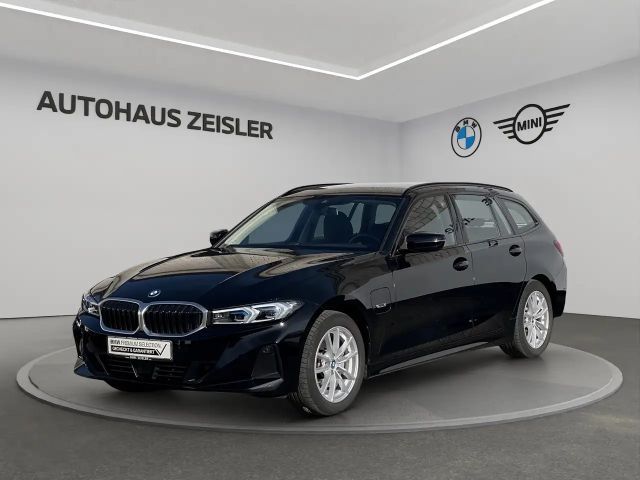 BMW 320 e Touring +AHK +AKT.GESCHWINDIGKEITSREGELUNG 2022 Hybride / Benzine