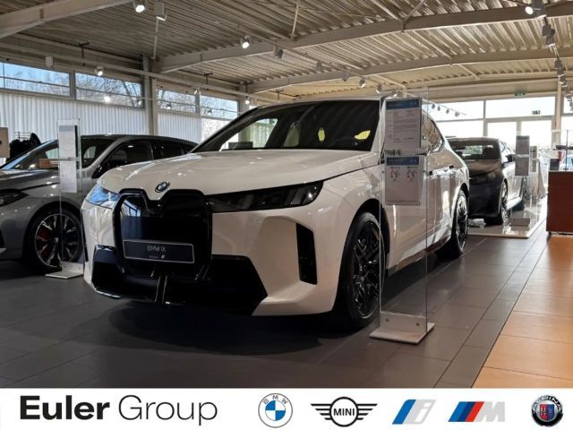 BMW iX xDrive 45 Sportpaket HUD StandHZG AHK-klappbar AHK 2026 Elektrisch