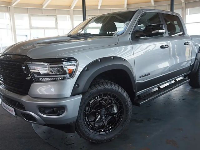 Dodge RAM 1500 HEMI 5.7l Crew-Cab*4x4*Navi*Alu20* 2023 Benzine