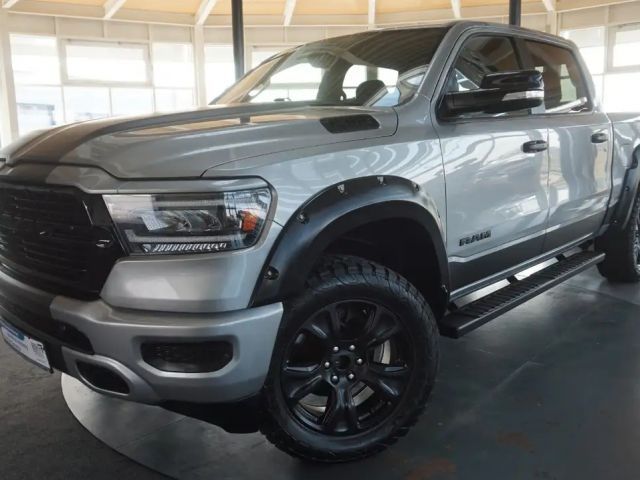 Dodge RAM 1500 HEMI 5.7l Crew-Cab*4x4*Navi*Alu20* 2022 Benzine
