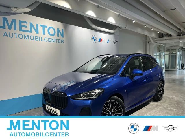 BMW 220 i Active Tourer M Sportpaket AHK/19"/ad.LED/Harman 2025 Benzine