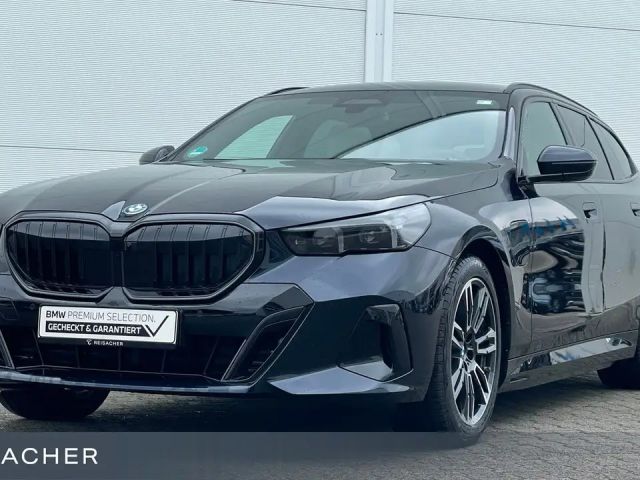 BMW 550 e A xDrive Tou M-Sport PRO AHK HUD ACCPro 360 2025 Hybride / Benzine