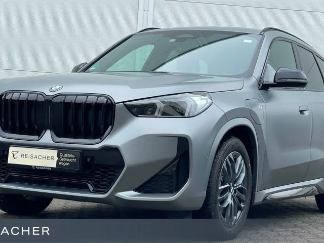 BMW X1 xDrive30e A M-Sport AHK ACC PDC RFK Pano 20" 2023 Hybride / Benzine