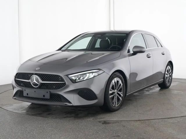 Mercedes-Benz A 200 AHK / LED / LHZ / Kamera 2025 Benzine