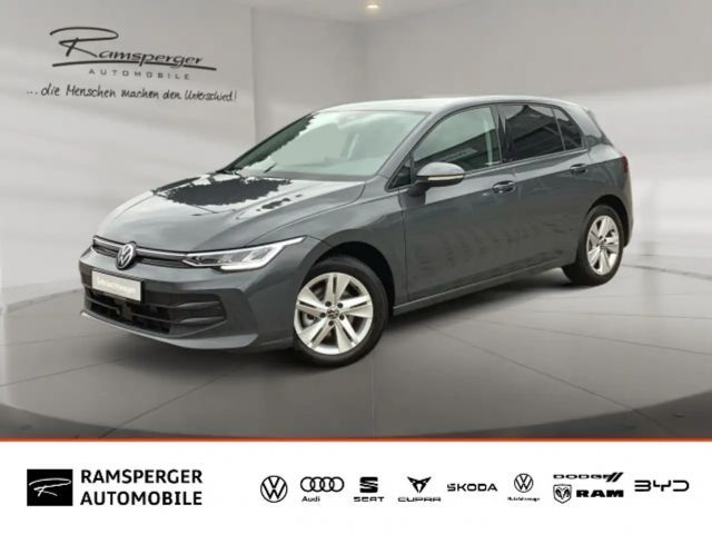 Volkswagen Golf VIII 1.5 eTSI DSG Life ACC LED Navi PDC 2025 Benzine