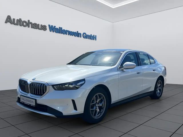 BMW 520 i Automatik, Panorama, 360° Kamera, HUD 2025 Benzine