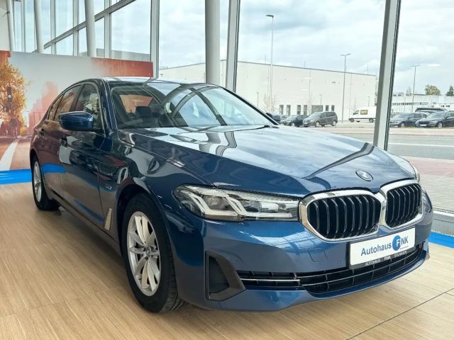 BMW 530 e xDrive Lim. LC.Pro Leder LHZ 360°K. LED AHK 2022 Hybride / Benzine