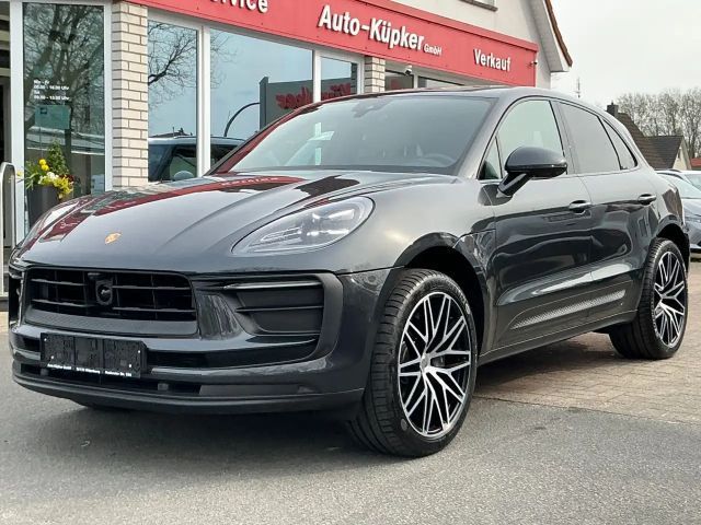 Porsche Macan Basis AHK Panorama Kamera Luftfederung Nav 2022 Benzine
