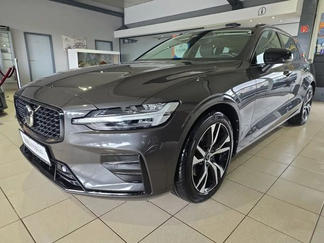 Volvo V60 B4 (D) Plus Dark AHK Sitzklima Pano Kamera 2023 Diesel