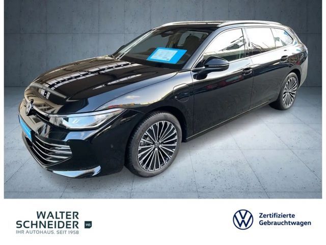 Volkswagen Passat Variant 1.5 eHybrid DSG AHK Navi 2025 Hybride / Benzine
