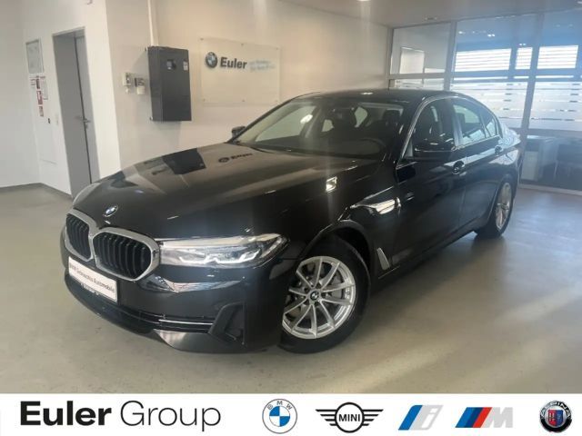 BMW 530 i xDrive Lim Navi LED Parking Assistant Sitzhzg 2023 Benzine