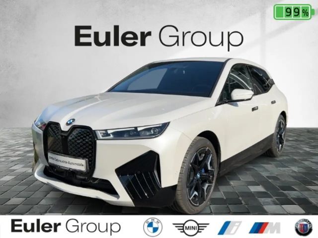 BMW iX xDrive 40 AHK 360Kamera Drive+ParkAssistProf Laser 2023 Elektrisch