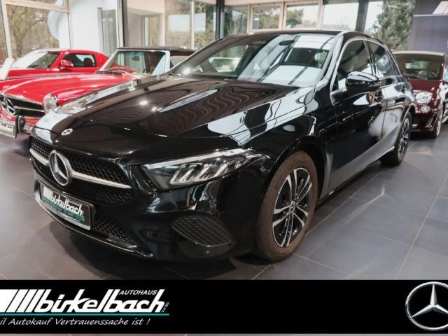 Mercedes-Benz A 180 Advanced Aut. LED MBUX AHK Garantie 2023 Benzine
