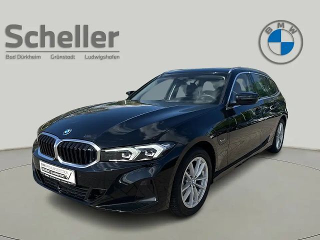 BMW 330 e Head-Up HiFi DAB RFK Parkassistent Shz 2023 Hybride / Benzine