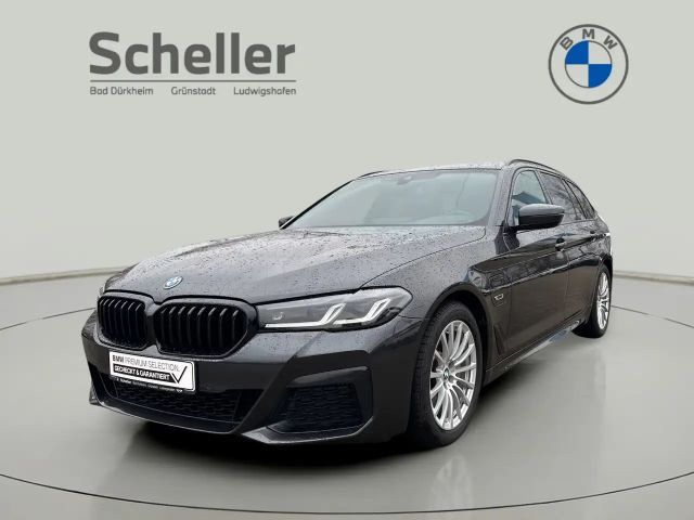 BMW 530 e xDrive Touring M Sportpaket DAB LED WLAN 2022 Hybride / Benzine