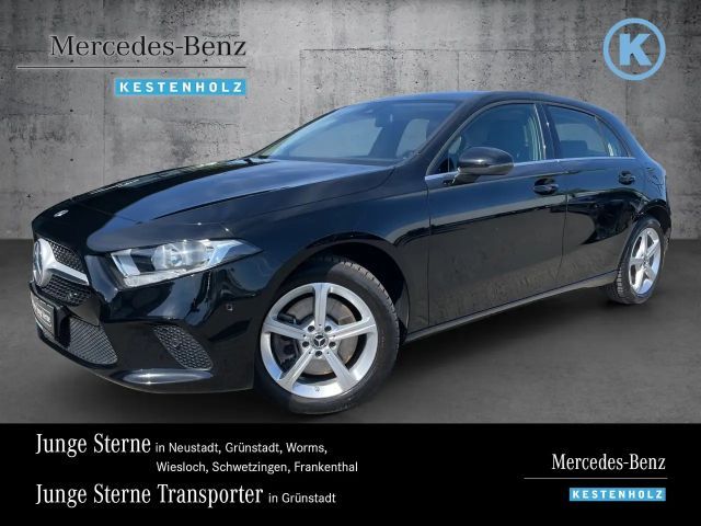 Mercedes-Benz A 250 A 250 e STYLE+SHZ+PDC+SPUR/BREMS+MBUX+CAR-PLAY 2022 Hybride / Benzine