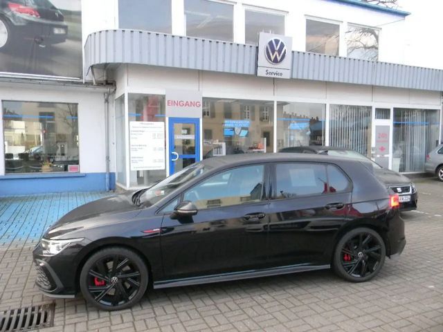 Volkswagen Golf VIII Lim. GTI BLACK STYLE 2,0 TSI DSG PANO 2024 Benzine