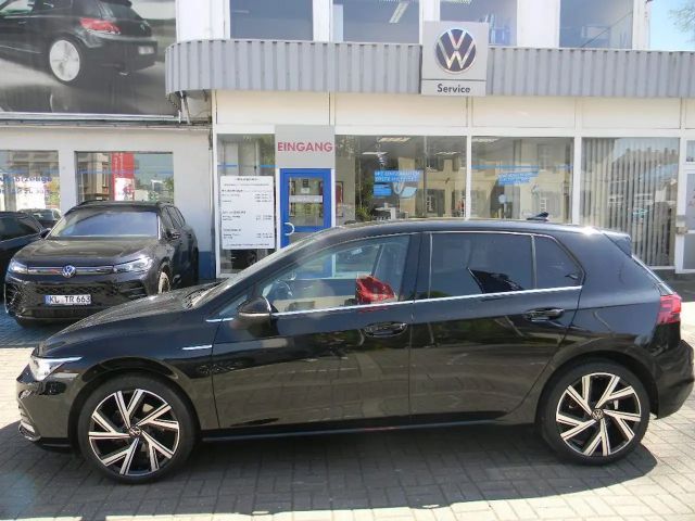Volkswagen Golf VIII Lim. Style 1,5 TSI 6 GANG KAMERA 2024 Benzine