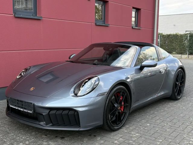 Porsche 992 TARGA 4 GTS T-HYBRID PDK 541PS LEDER CHRONO 1-HAND 2025 Benzine