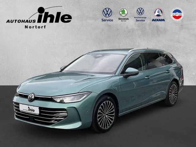 Volkswagen Passat Variant Elegance 1.5 TSI eHybrid DSG AHK 2025 Hybride / Benzine