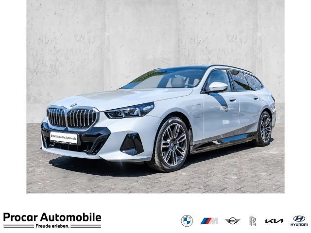 BMW 550 e xDrive Touring M Sport HUD PANO ACC AHK LM 2025 Hybride / Benzine
