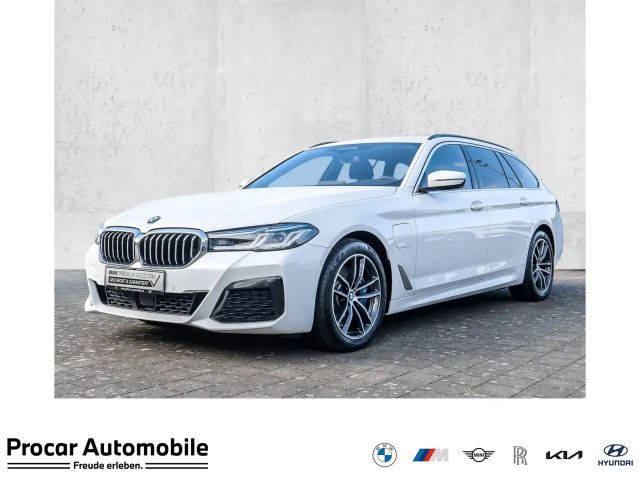 BMW 530 e xDrive A M Sport HUD ACC RFK NAVI Laser LM 2021 Hybride / Benzine