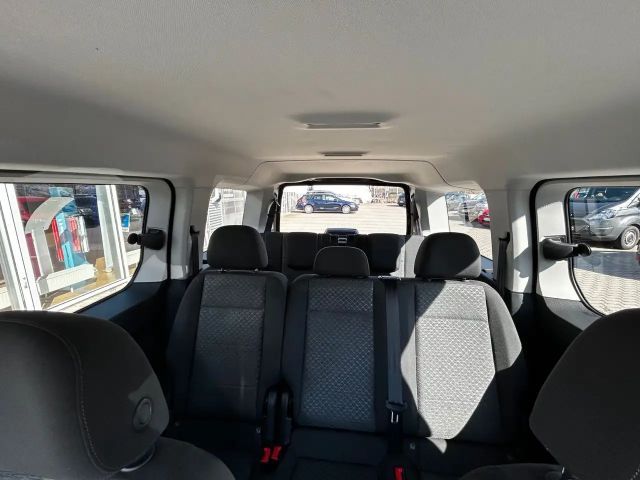 Ford Grand Tourneo