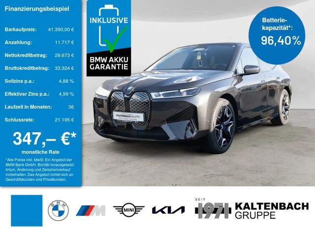 BMW iX xDrive 40 Sport PANO AHK HUD LASER LED ACC 2022 Elektrisch