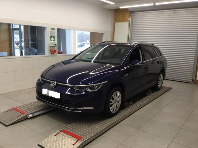 Volkswagen Golf STYLE AHK NAVI ACC PANNO 17'' ALU LED PLUS 2022 Benzine