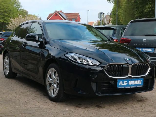 BMW 120 i Lim. *1.HAND/RFK/NAVI/LED/PDC/VC/SHZ* 2025 Benzine