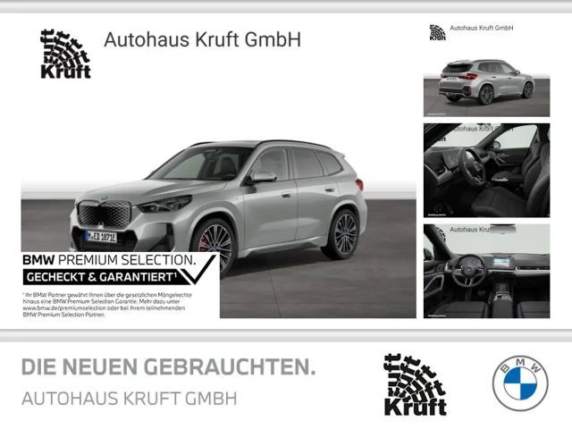 BMW iX1 eDrive20 M SPORT PRO+PANO+HUD+AHK+ACC+KAMERA+LM20 2025 Elektrisch
