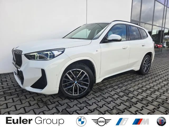 BMW X1 sDrive18iA M-Sport AHK SHZ DrivAss WidScreen 2023 Benzine