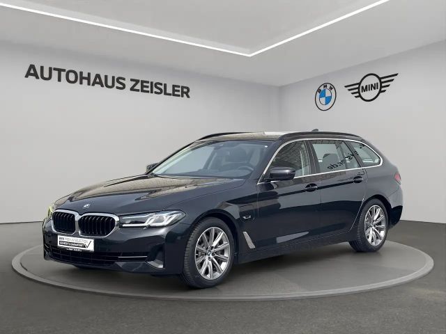 BMW 530 e Touring °18tkm° Komfortsitze Head-Up PanoDach Rü 2024 Hybride / Benzine