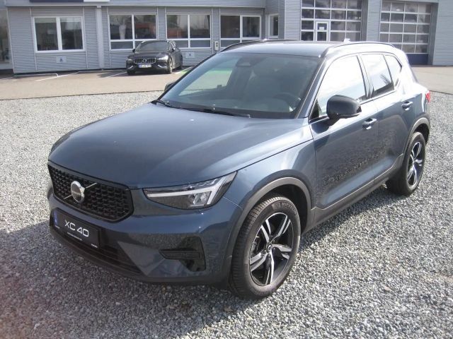 Volvo XC40 Plus Dark 2WD B4 Mild-Hybrid Benzin 2025 Benzine