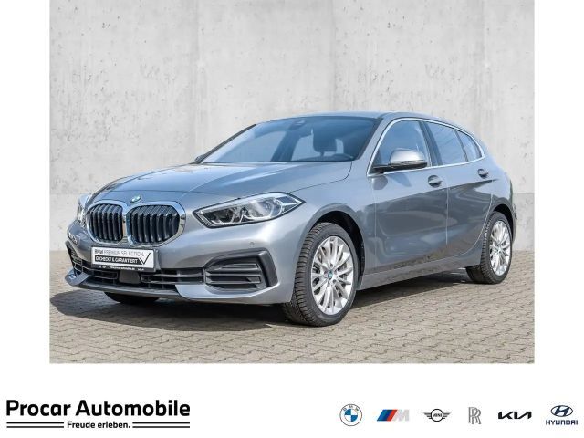 BMW 118 i Advantage Navi+LED+PDC+SHZ+Tempomat+DAB 2022 Benzine