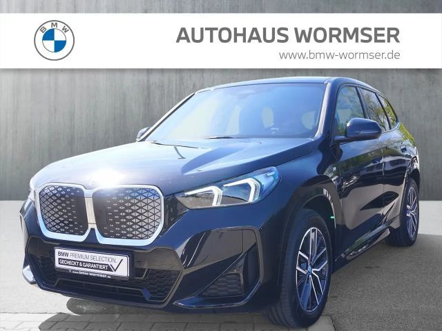 BMW iX1 eDrive20 M Sportpaket DAB LED Komfortzg. 2024 Elektrisch