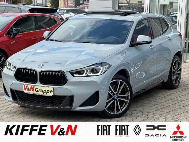 BMW X2 xDrive 25e MSPORT NAVI+ HUD PA PANO HK MEMORY 2024 Hybride / Benzine