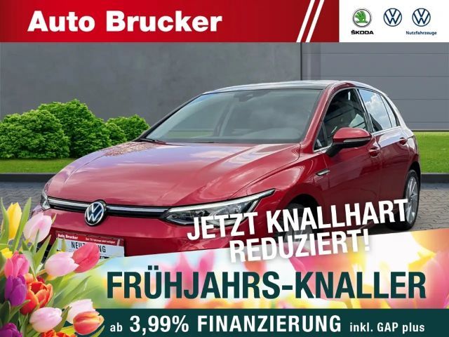 Volkswagen Golf VIII Style AHK+PANO+LED+SHZ+3-Zonen-Klima+Navi 2022 Benzine
