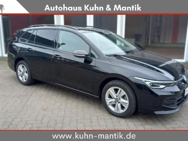 Volkswagen Golf VIII Var 1.5 TSI Life NAVI ACC RFK LED SHZ 2024 Benzine