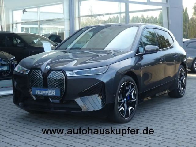 BMW iX xDrive50 Sportpak.AHK°LASER°PANO°22-Sitzbel. 2023 Elektrisch
