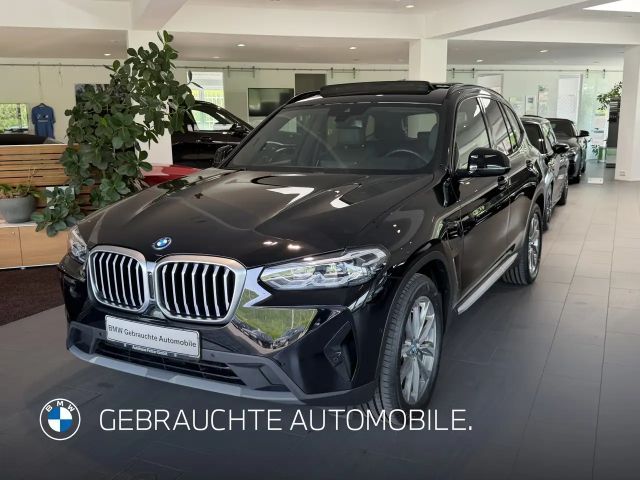 BMW X3 xDrive30e DAB LED WLAN Pano.Dach Klimaaut. 2023 Hybride / Benzine