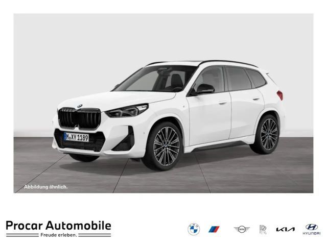 BMW X1 xDrive23i M Sport HUD PANO ACC AHK RFK NAVI 2023 Benzine