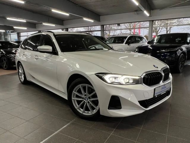 BMW 320 320d Touring xDrive Driving Assistant+ LiveCOCK. 2023 Diesel