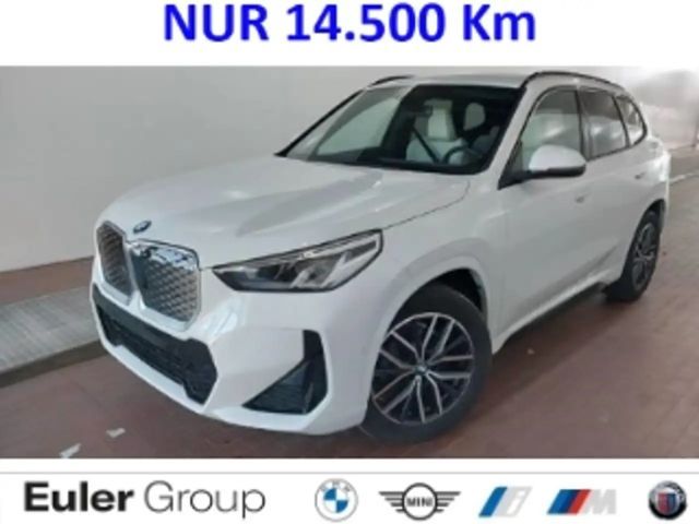 BMW iX1 20 e M-Sport SR18'' H/K Ad.M.Fahrw ParkAss AG 2-Zo 2025 Elektrisch