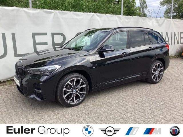 BMW X1 sDrive18i M-Sportpaket HUD AHK Navi Soundsystem LE 2022 Benzine