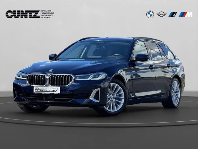 BMW 540 i xDrive Touring Luxury Line Laser Bowers&Wilkins 2023 Benzine