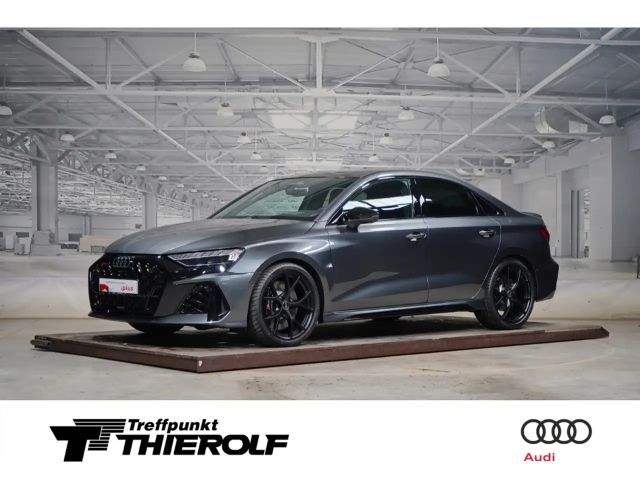 Audi RS3 Limousine 2.5 TFSI quattro Schalensitze Pano 2 2026 Benzine