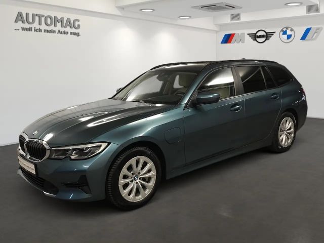 BMW 330 e xDrive Touring Laser*AHK*HeadUp*Panoramadach*Dri 2021 Hybride / Benzine