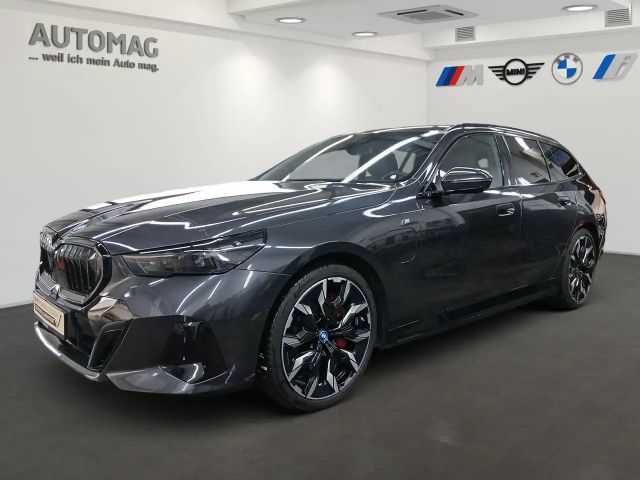 BMW 550 e xDrive MSportPro*DrivingProf*ParkingProf*Autobah 2024 Hybride / Benzine